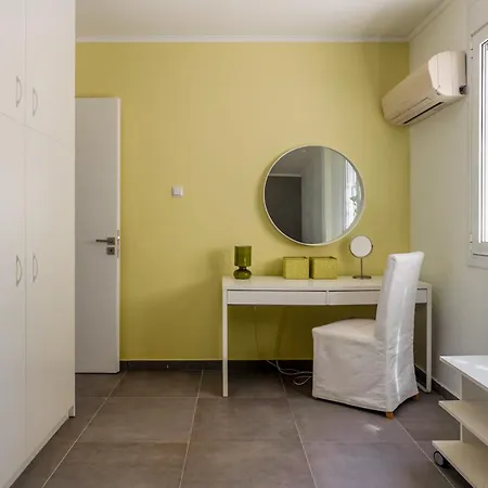 Bunny Island- Seaview House, Private Garden , Lagonisi, Attika Riviera Holiday home *
